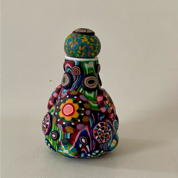 Vase - Picture 1 of 8